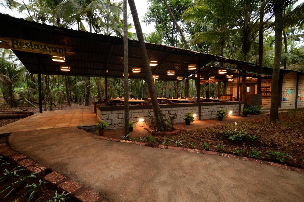 Feet Up Amaranth Resort Dāpoli Exterior foto