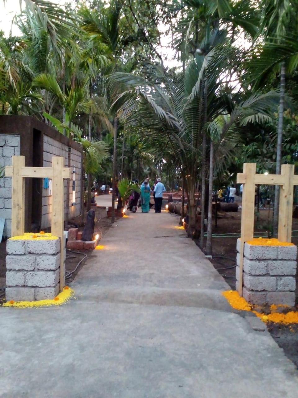 Feet Up Amaranth Resort Dāpoli Exterior foto
