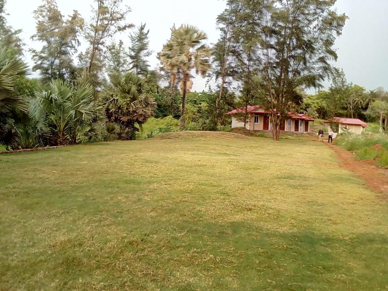 Feet Up Amaranth Resort Dāpoli Exterior foto